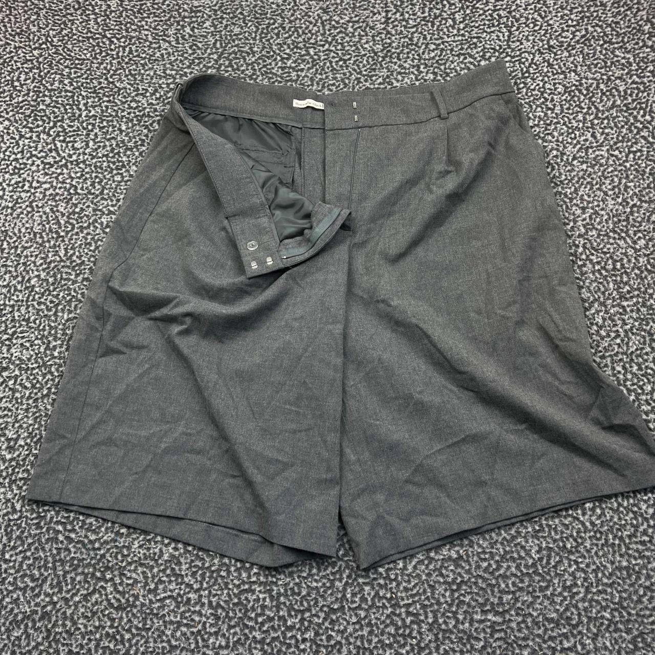 Abercrombie & Fitch Abercrombie & Fitch High Rise Pleated Bermuda Shorts 34R Size 34" / US 12 / IT 48 - 1 Thumbnail