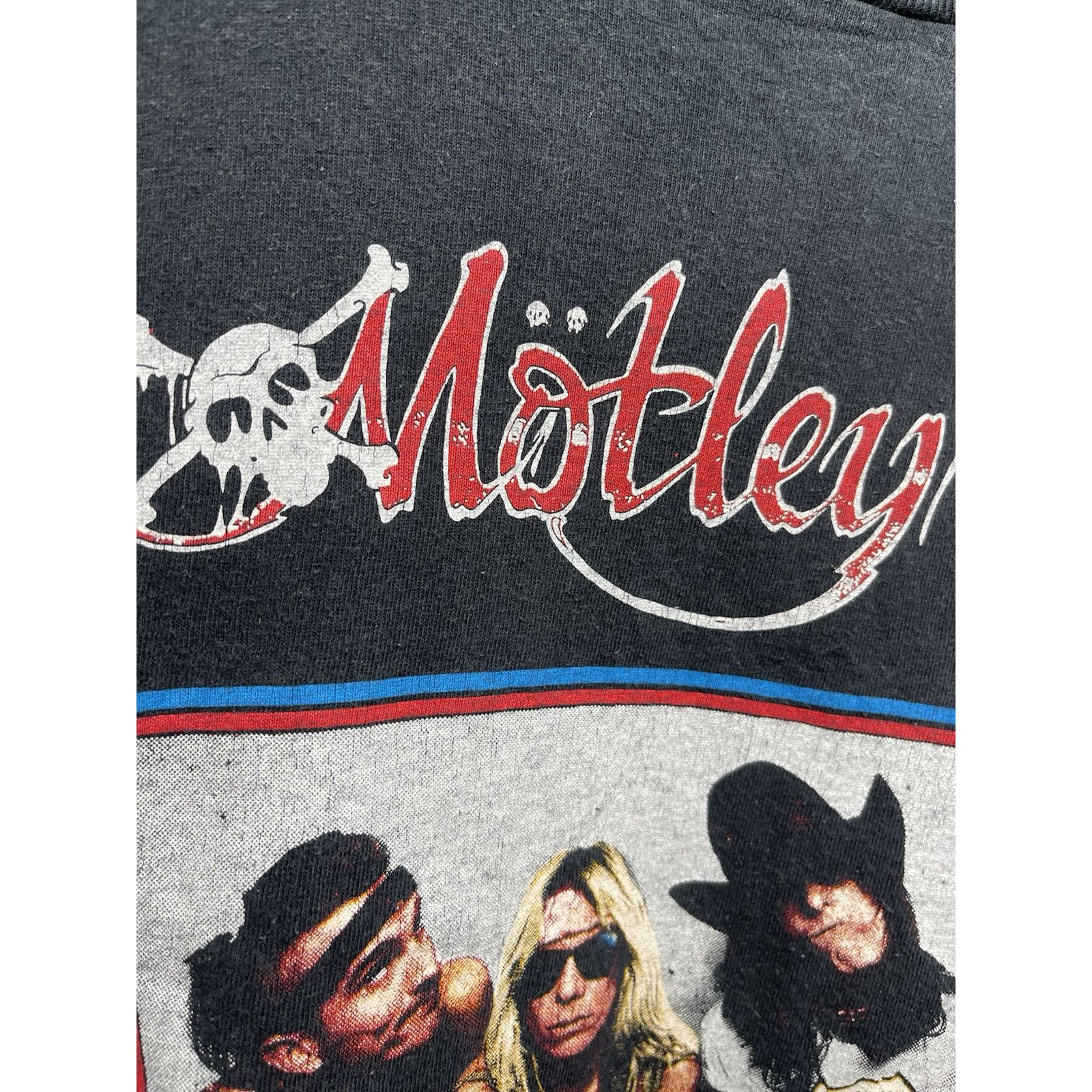 Fruit Of The Loom True 90s Vintage Motley Crue Double Sided ‘Bad Boys Of Rock Size US XL / EU 56 / 4 - 7 Thumbnail