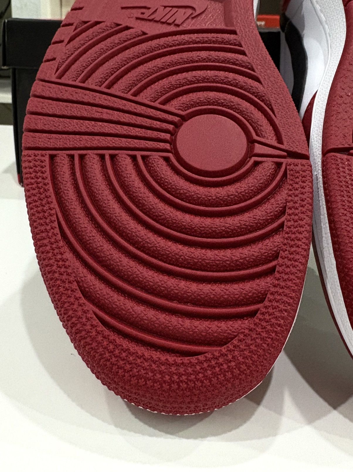 Jordan Brand Jordan 1 Chicago OG Low 2016 Size US 10.5 / EU 43-44 - 7 Thumbnail