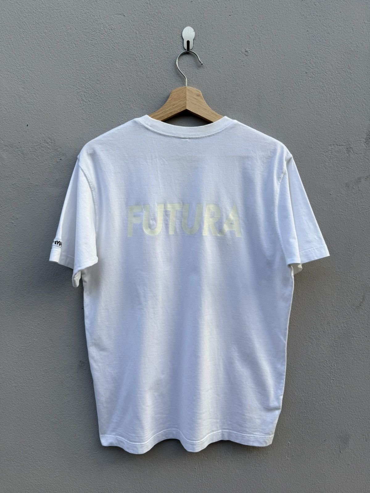 Futura × Japanese Brand × Vintage Vintage 2000s Futura Laboratories x Uniqlo Tee Size US M / EU 48-50 / 2 - 6 Thumbnail