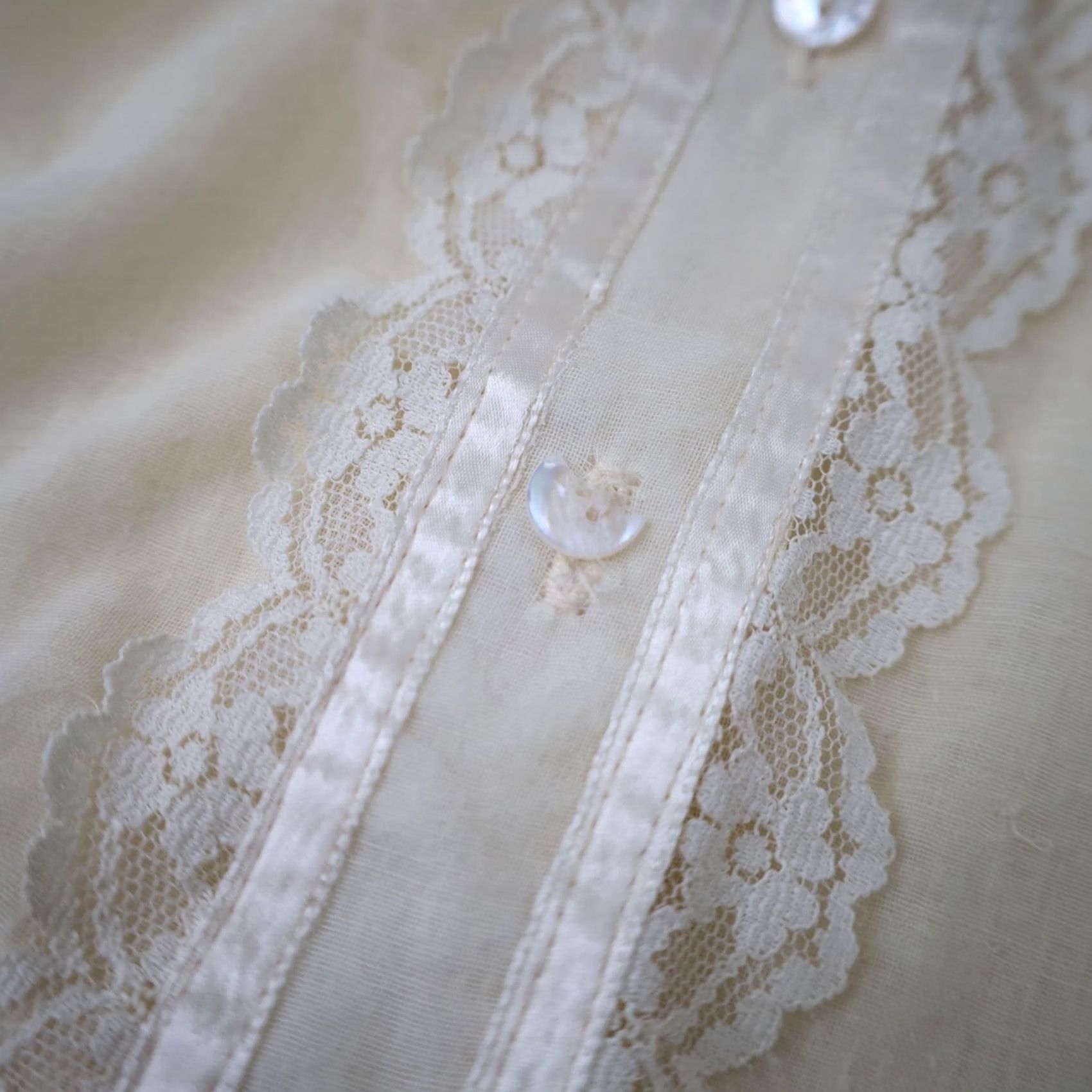 Vintage VINTAGE Gunne Sax Jessica's Gunnies Lace Button Up Shirt Womens 7 Cream Blouse Ladies Women 7s Size M / US 6-8 / IT 42-44 - 7 Thumbnail