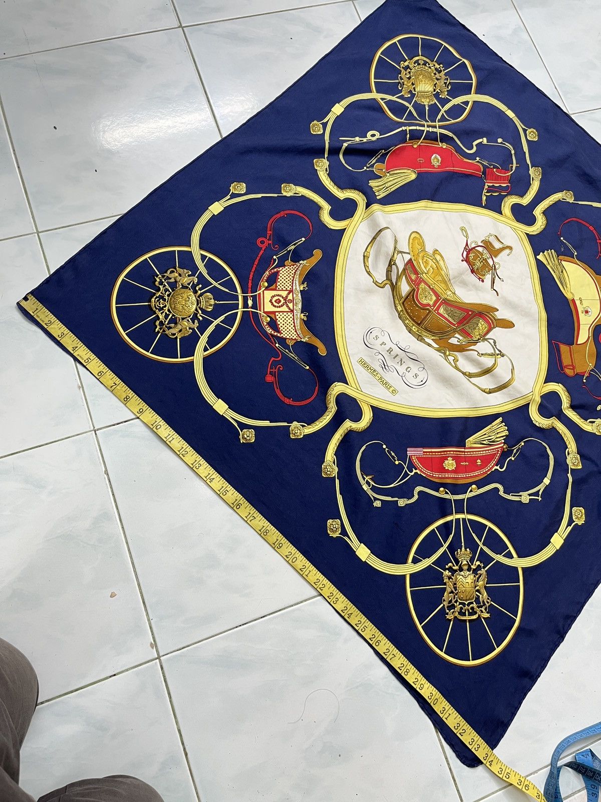 Hermes 🔥🔥🔥AUTHENTIC VINTAGE HERMES SPRINGS SILK SCARF Size ONE SIZE - 21 Thumbnail