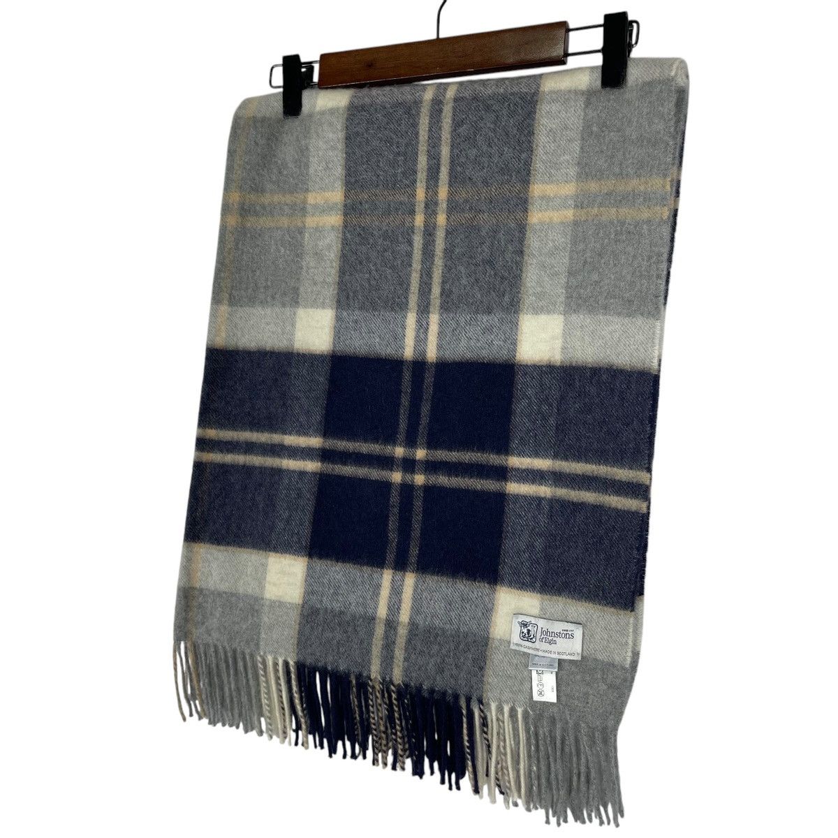 Johnstons Of Elgin Vintage Johnston Of Elgin Large Scarf Muffler Size ONE SIZE - 5 Thumbnail