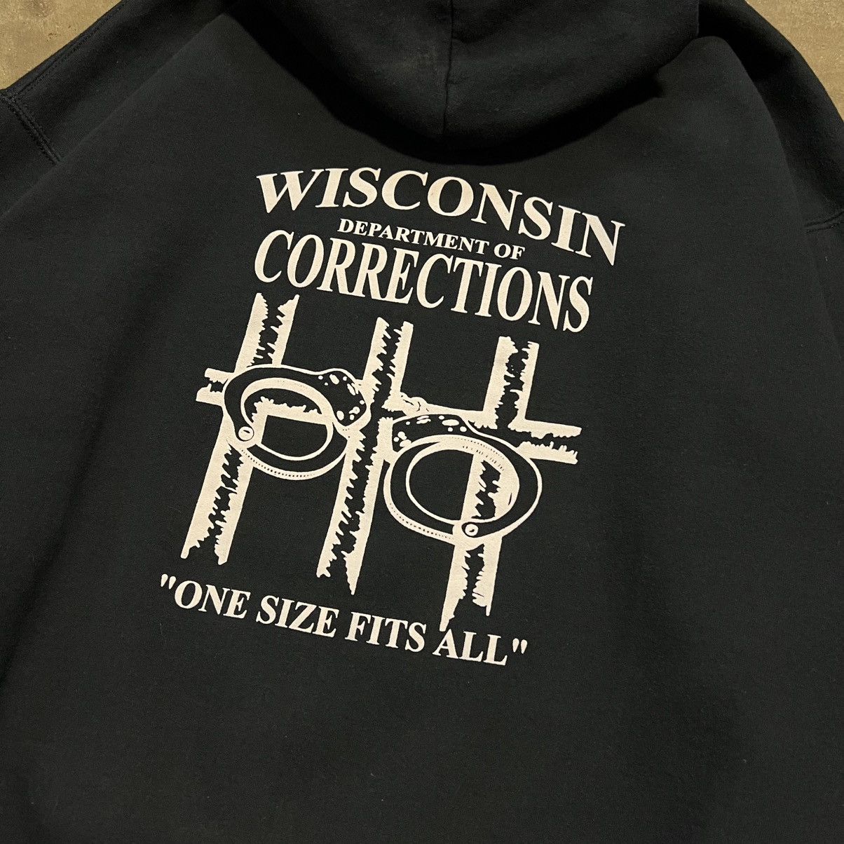 Vintage Wisconsin Department of Corrections Police Hoodie Hand Cuffs Size US L / EU 52-54 / 3 - 2 Thumbnail