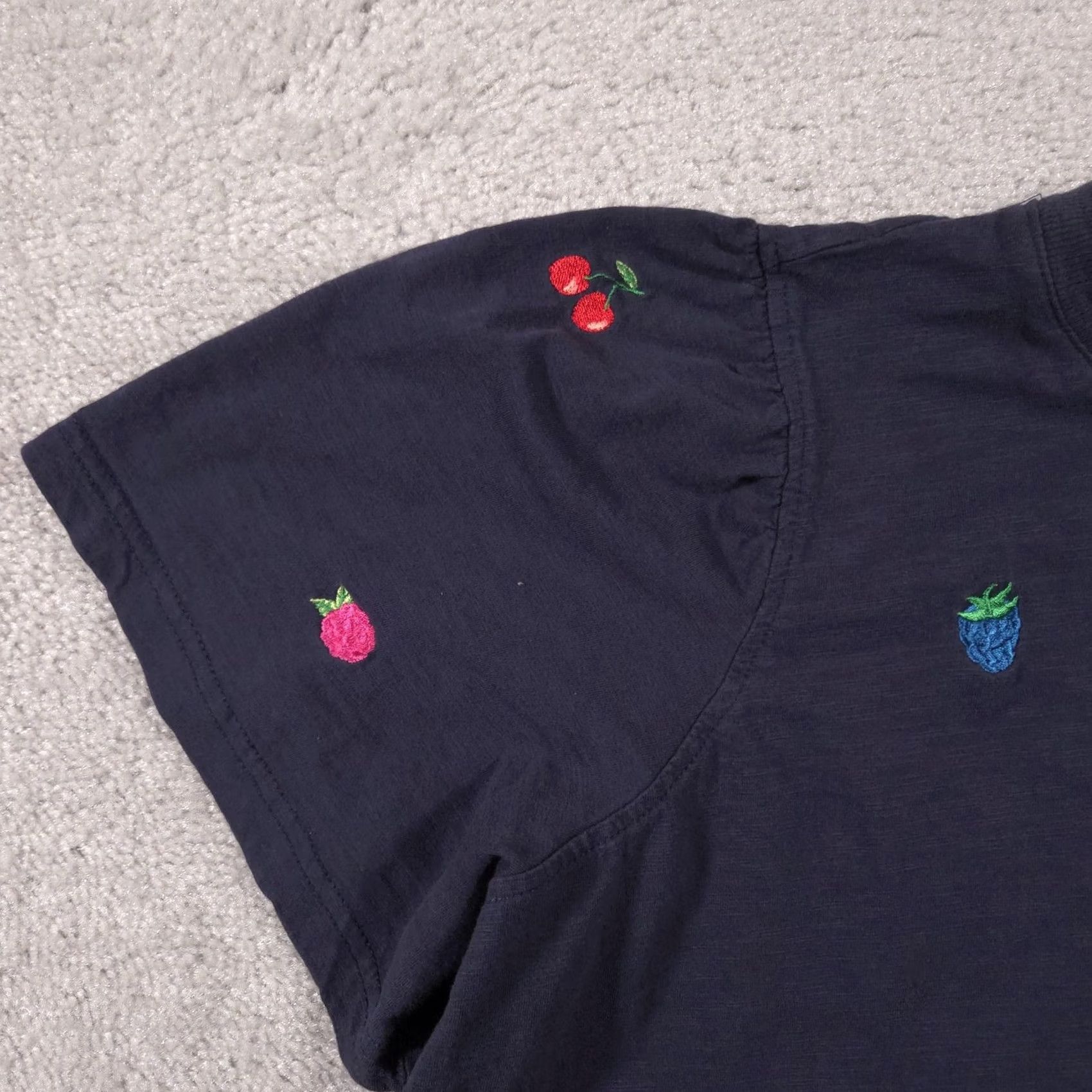 Gloverall VINTAGE Jane + Delancey Shirt Womens 2X Navy Embroidered Fruit Allover Puff Sleeve Tee Size XXL / US 16-18 / IT 52-54 - 4 Thumbnail