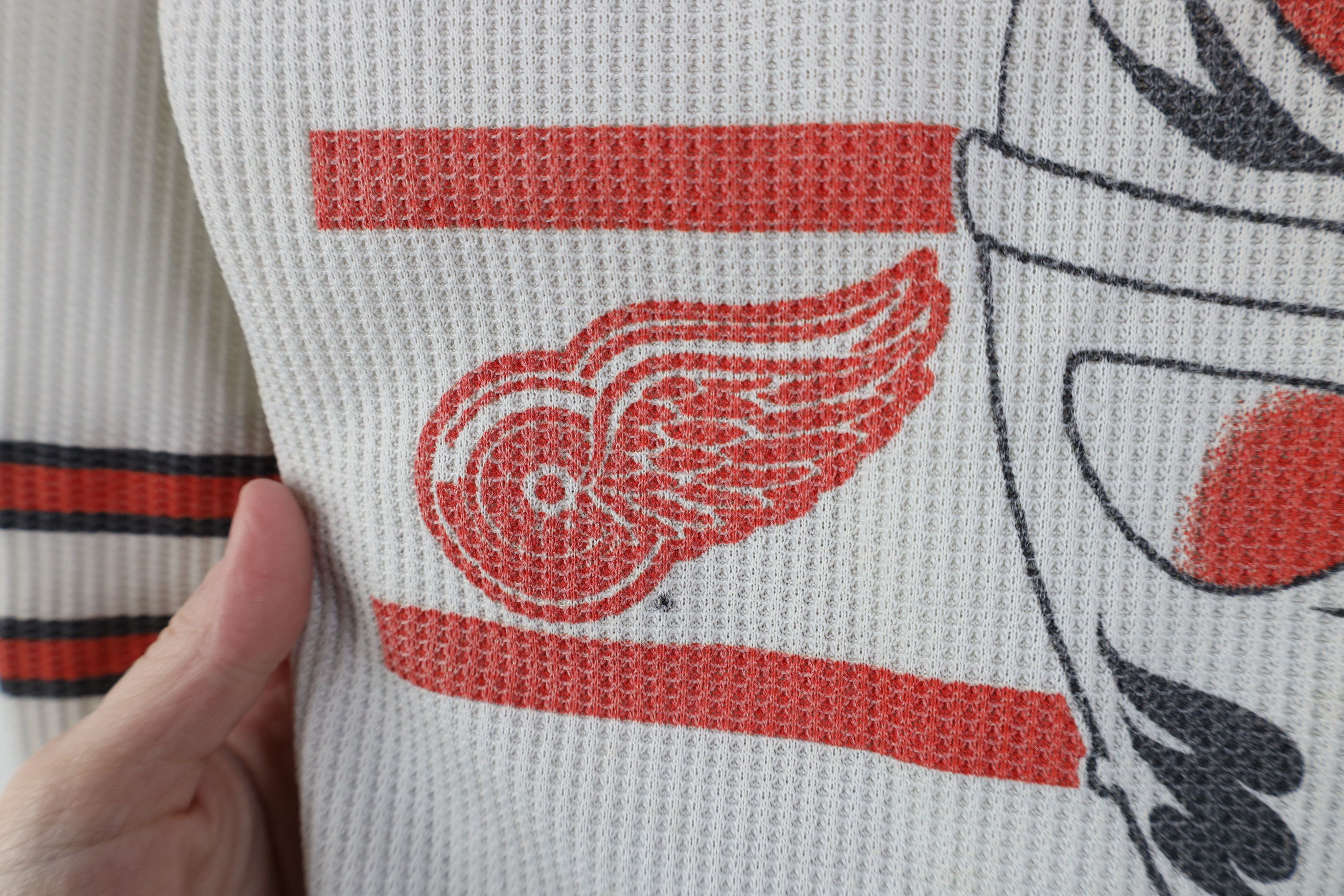 Vintage Vintage 90s Red Wings Waffle Knit Long Sleeve T-Shirt White Size US S / EU 44-46 / 1 - 5 Thumbnail