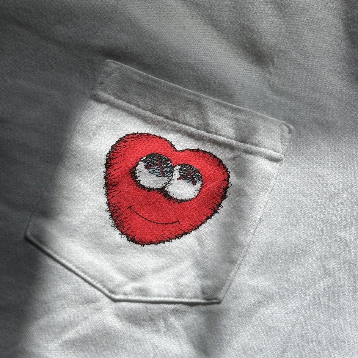 Kaws × Uniqlo 2016 Kaws Uniqlo Pocket tee sz M Size US M / EU 48-50 / 2 - 6 Thumbnail