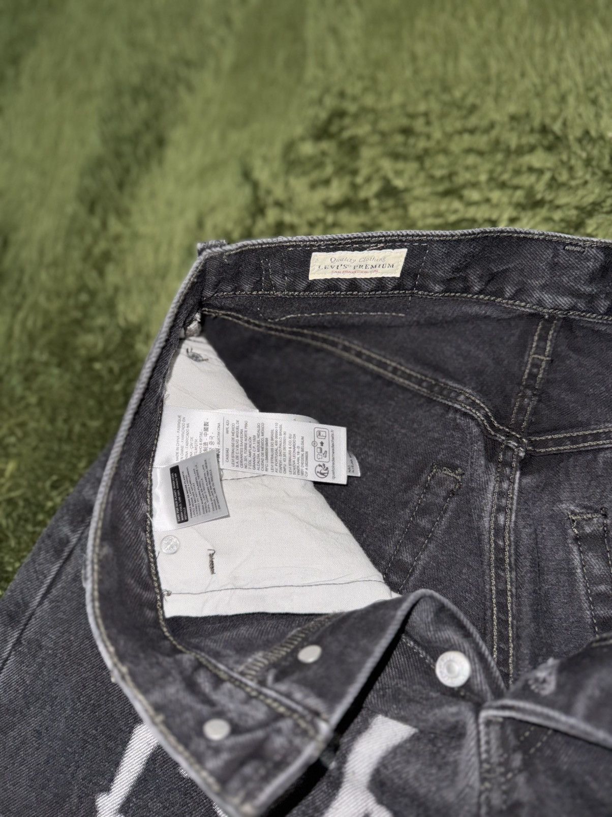 Levi's [W27] Levi’s x Barbie Ferreira 501 90s Premium Denim Pants Size US 27 - 4 Thumbnail