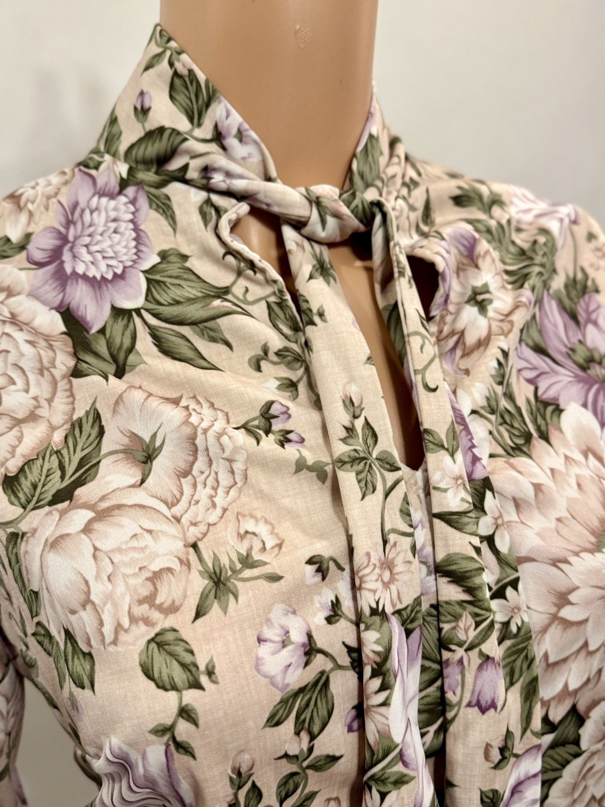 Vintage Women’s 1970’s Floral Print Tie-Neck Shirt Size XXL / US 16-18 / IT 52-54 - 2 Thumbnail