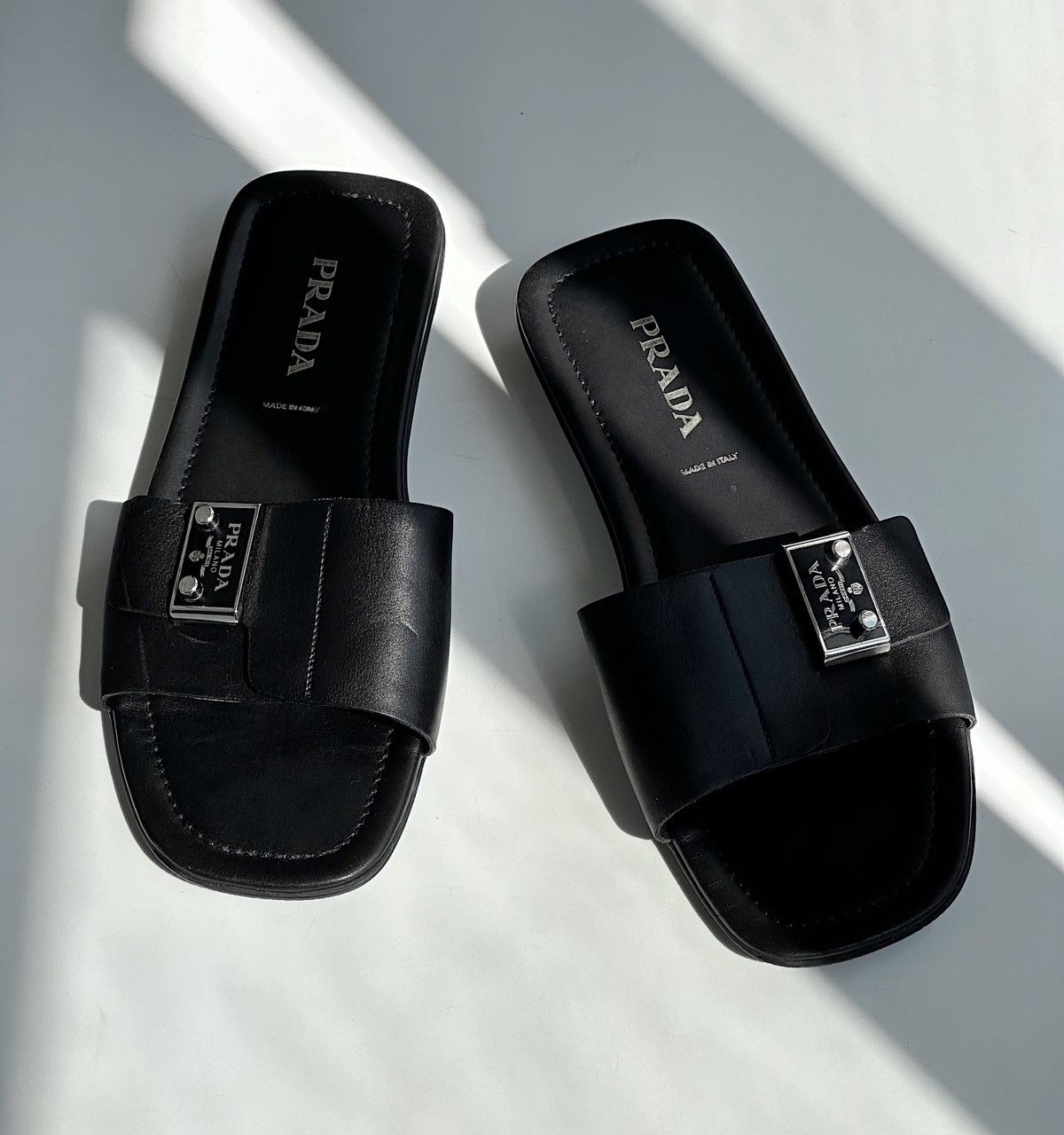 Prada PRADA SS2001 Logo Leather Slides sandals Vintage shoes Black Size US 8 / IT 38 - 14 Thumbnail