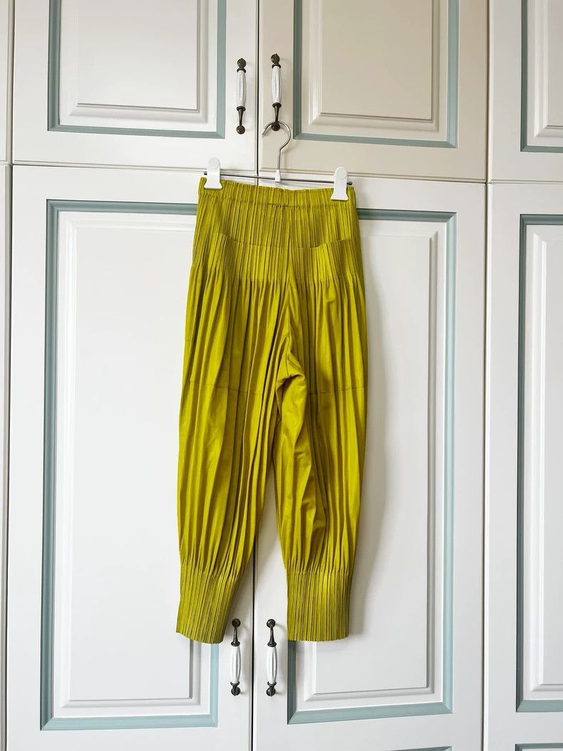 Issey Miyake Issey Miyake size:1 Ginger-yellow pleated puff pants Size 31" - 2 Thumbnail