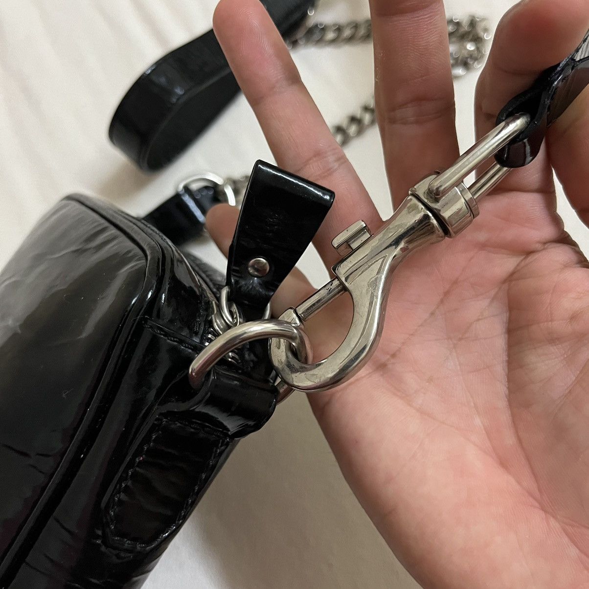 Versus Versace × Vintage Authentic Versus Versace Vernis Leather Chain Style Slingbag Size ONE SIZE - 6 Thumbnail