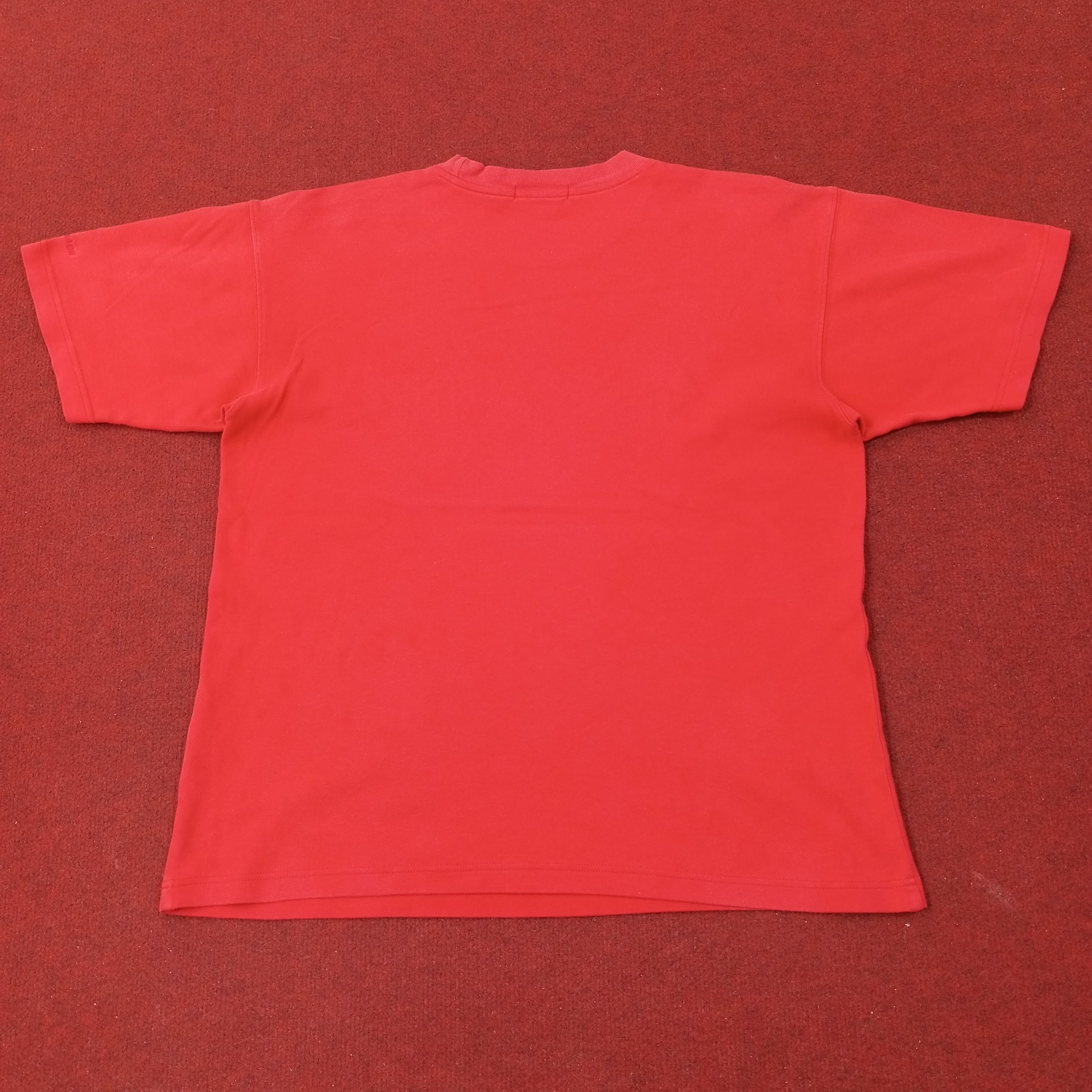 Yves Saint Laurent Yves Saint Laurent YSL Fashion Brand Tshirt c239n55 Size US L / EU 52-54 / 3 - 5 Thumbnail