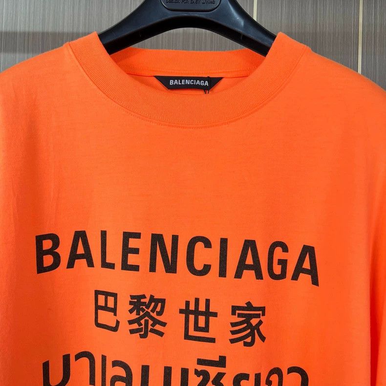 Balenciaga Balenciaga Seven-language printed short sleeves 2502-Nextar Size US XS / EU 42 / 0 - 3 Thumbnail