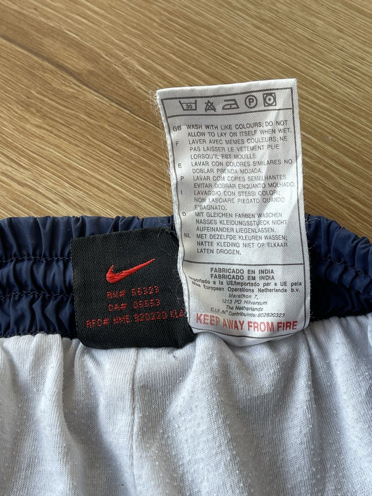 Nike Vintage Nike Swoosh Baggy Parachute Nylon Track Pants Size S Size US 30 / EU 46 - 12 Thumbnail