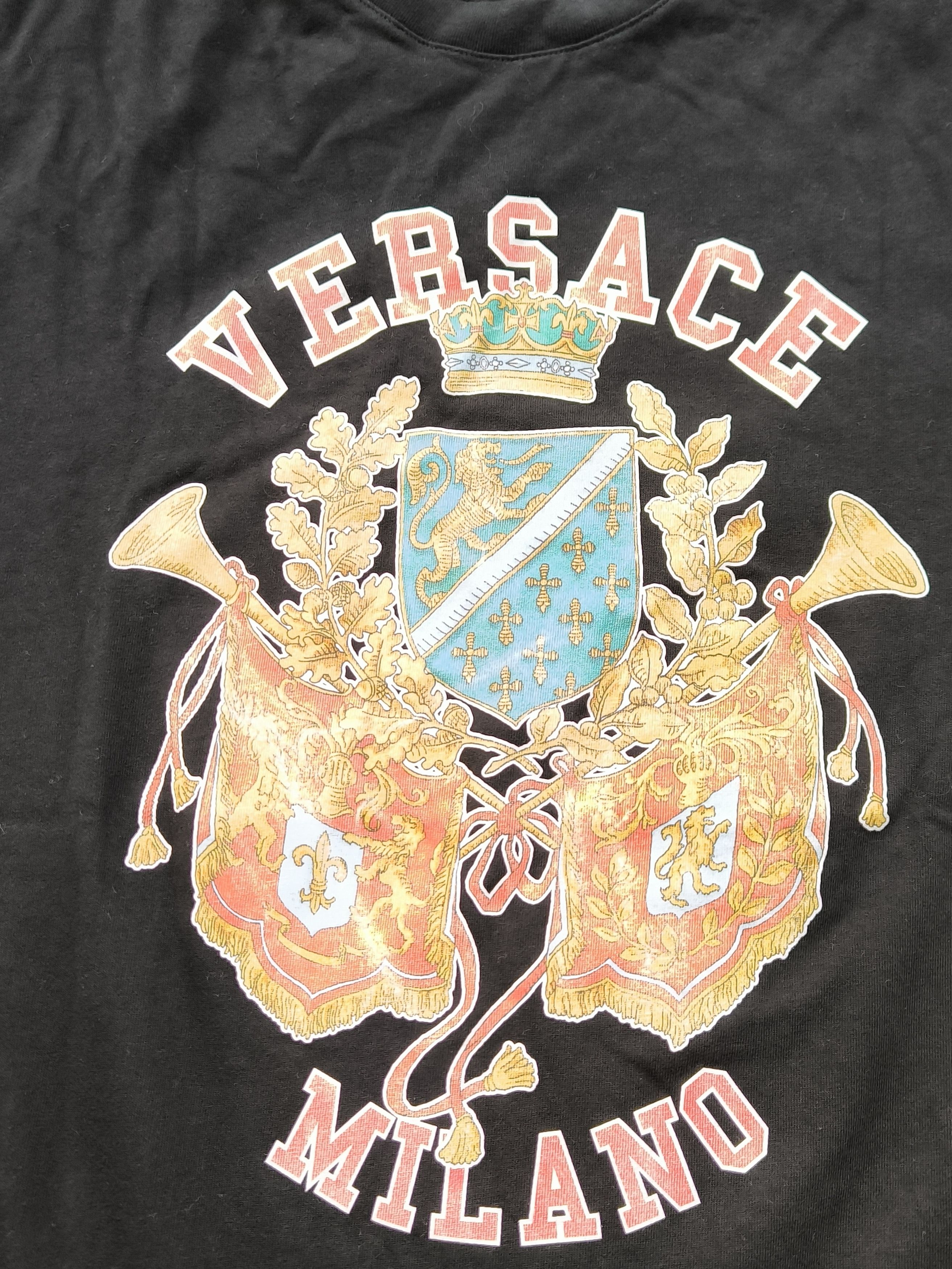 Versace Versace Milano Crest Graphic T-Shirt Black XL Worn Once Size US XL / EU 56 / 4 - 2 Thumbnail
