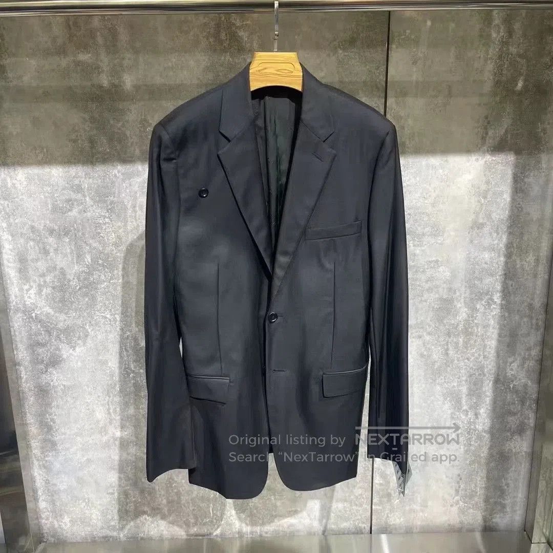 dior men's suit in pristine condition.
