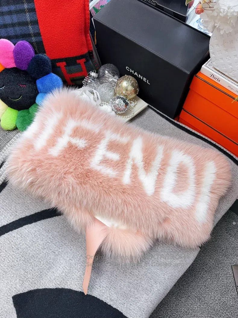 Fendi Fendi size 21*96cm Blush Pink Big Logo Fur Scarf, Fox Fur M Size ONE SIZE - 2 Thumbnail