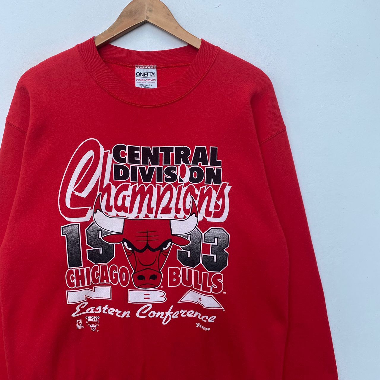 NBA × Vintage VTG 1993 CHICAGO BULLS SWEATSHIRT LARGE PULLOVER CHAMPIONS Size US L / EU 52-54 / 3 - 3 Thumbnail