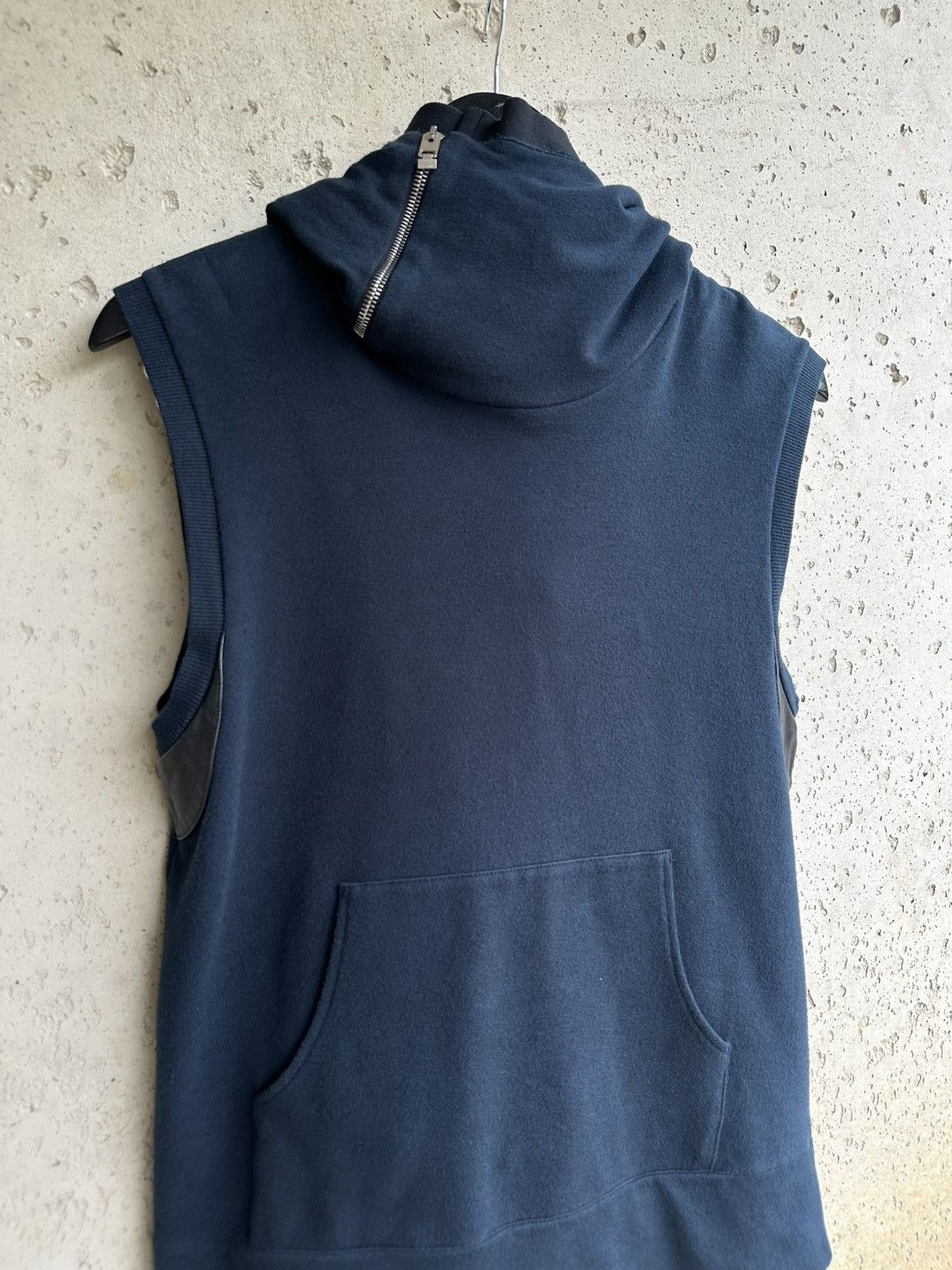 Dior AW04 ‘Leather Appliqué’ High-Neck Sleeveless Hoodie Size US S / EU 44-46 / 1 - 3 Thumbnail