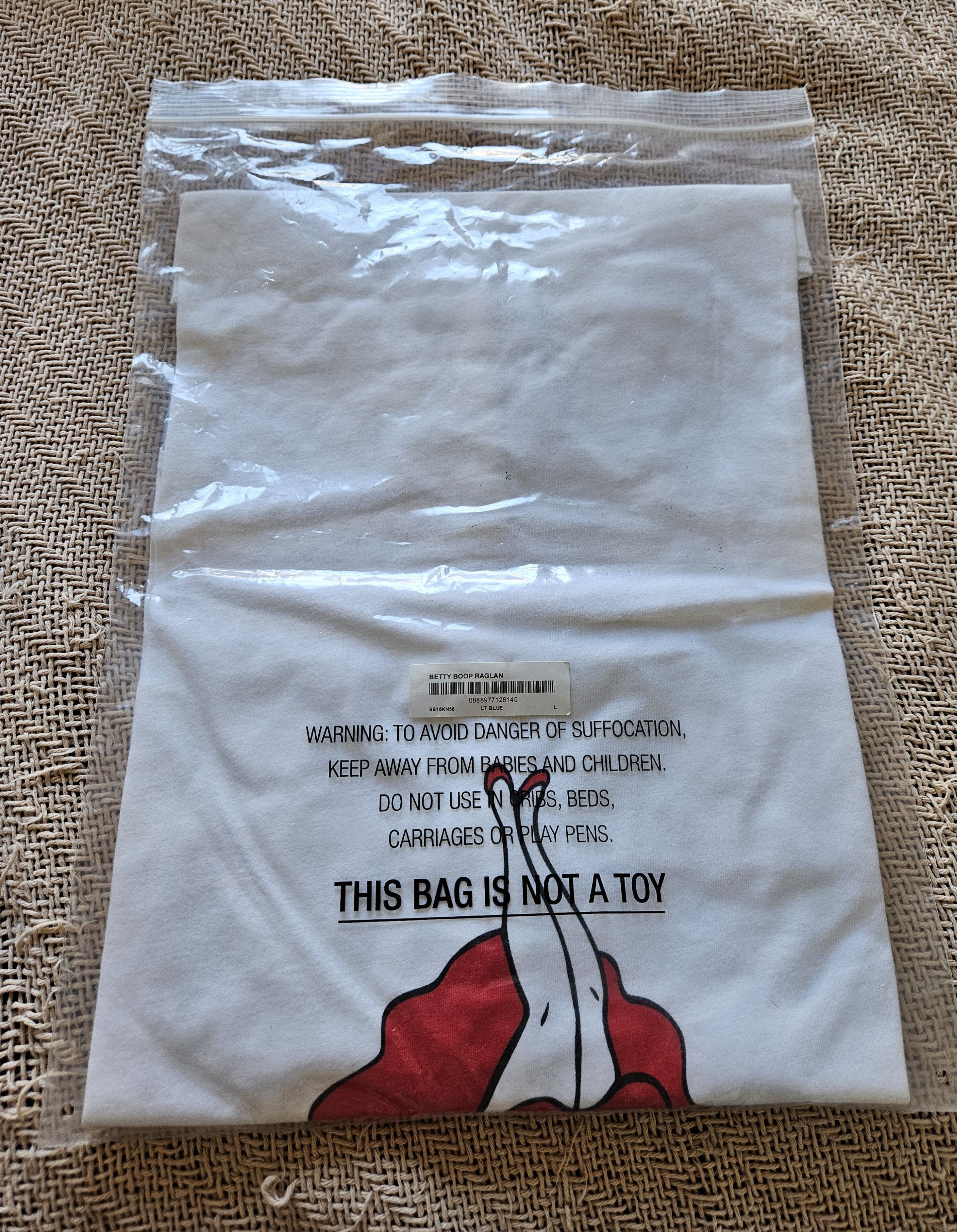 Supreme Supreme Betty Boop Raglan Large Light Blue DS Size US L / EU 52-54 / 3 - 3 Thumbnail