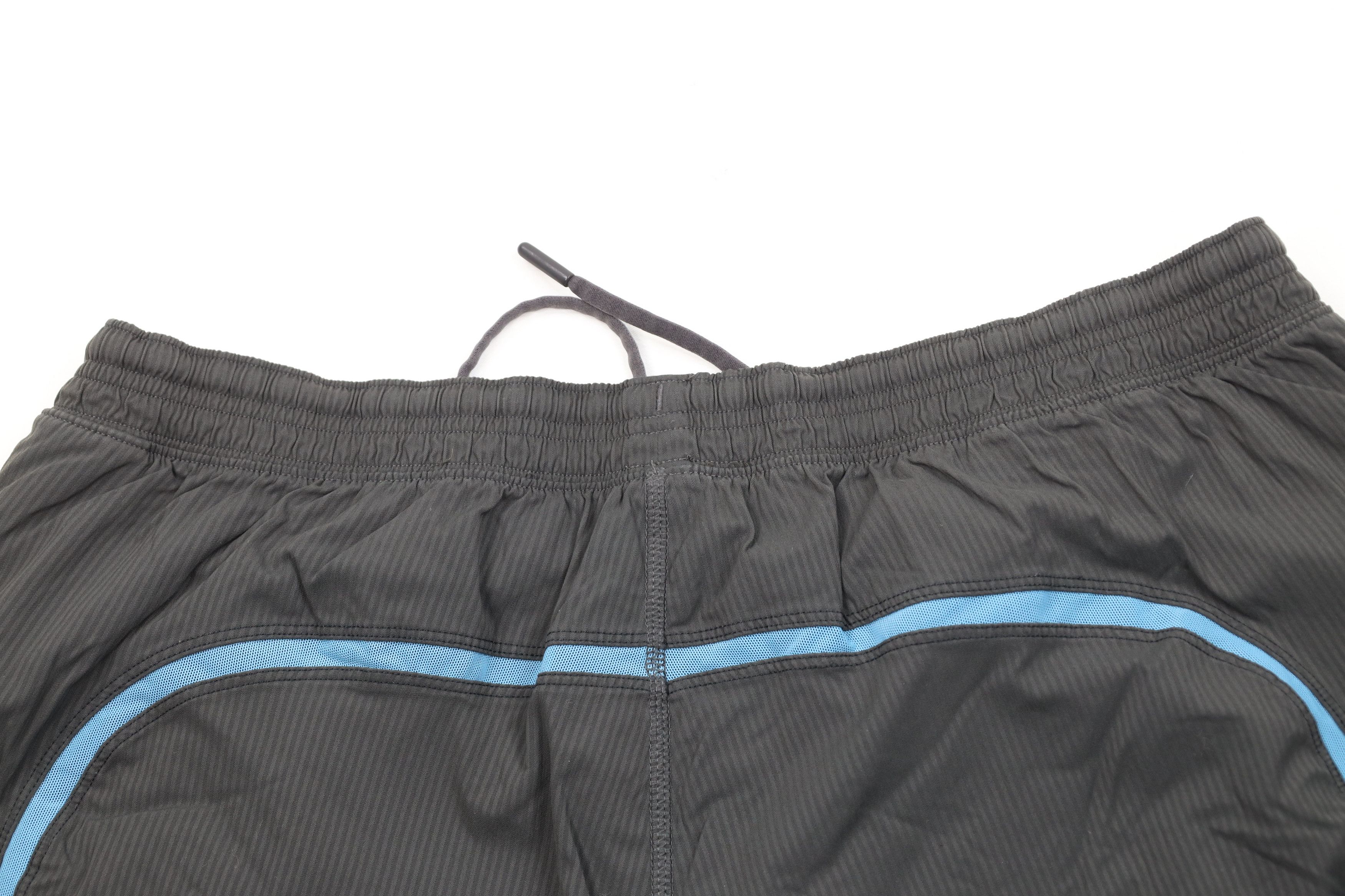 Lululemon Lululemon Lined Gym Yoga Jogging Running Shorts Gray Striped Size US 38 / EU 54 - 8 Thumbnail
