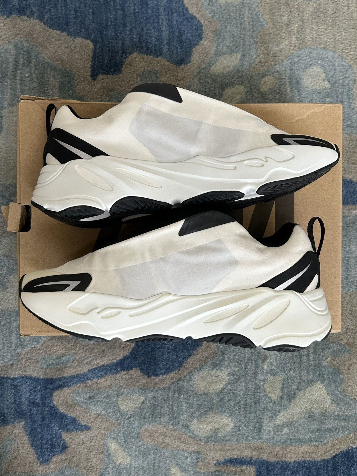 Yeezy Adidas Yeezy boost 700 mnvn laceless analog Size US 8 / EU 41 - 3 Thumbnail
