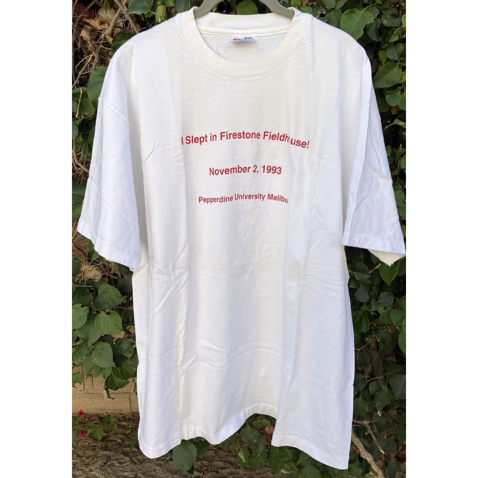 Hanes VINTAGE Hanes I Slept in Firestone Fieldhouse Pepperdine University T Shirt XL Men White 1990-1999 University California 1993 Mens Shirt Graphic Print Size US XL / EU 56 / 4 - 2 Thumbnail