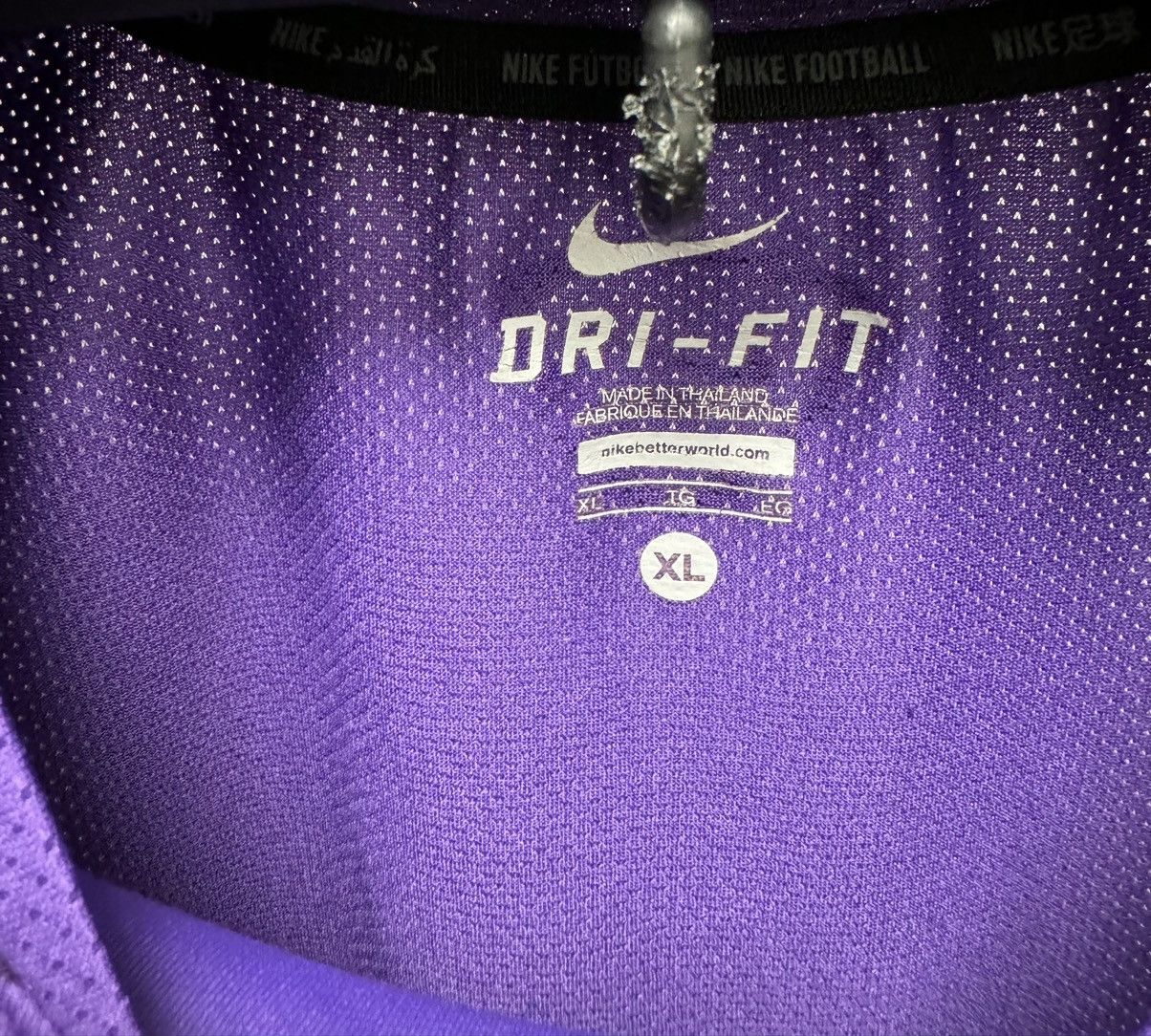 Nike Manchester City Nike soccer jersey Xl sz vintage Size US XL / EU 56 / 4 - 3 Thumbnail
