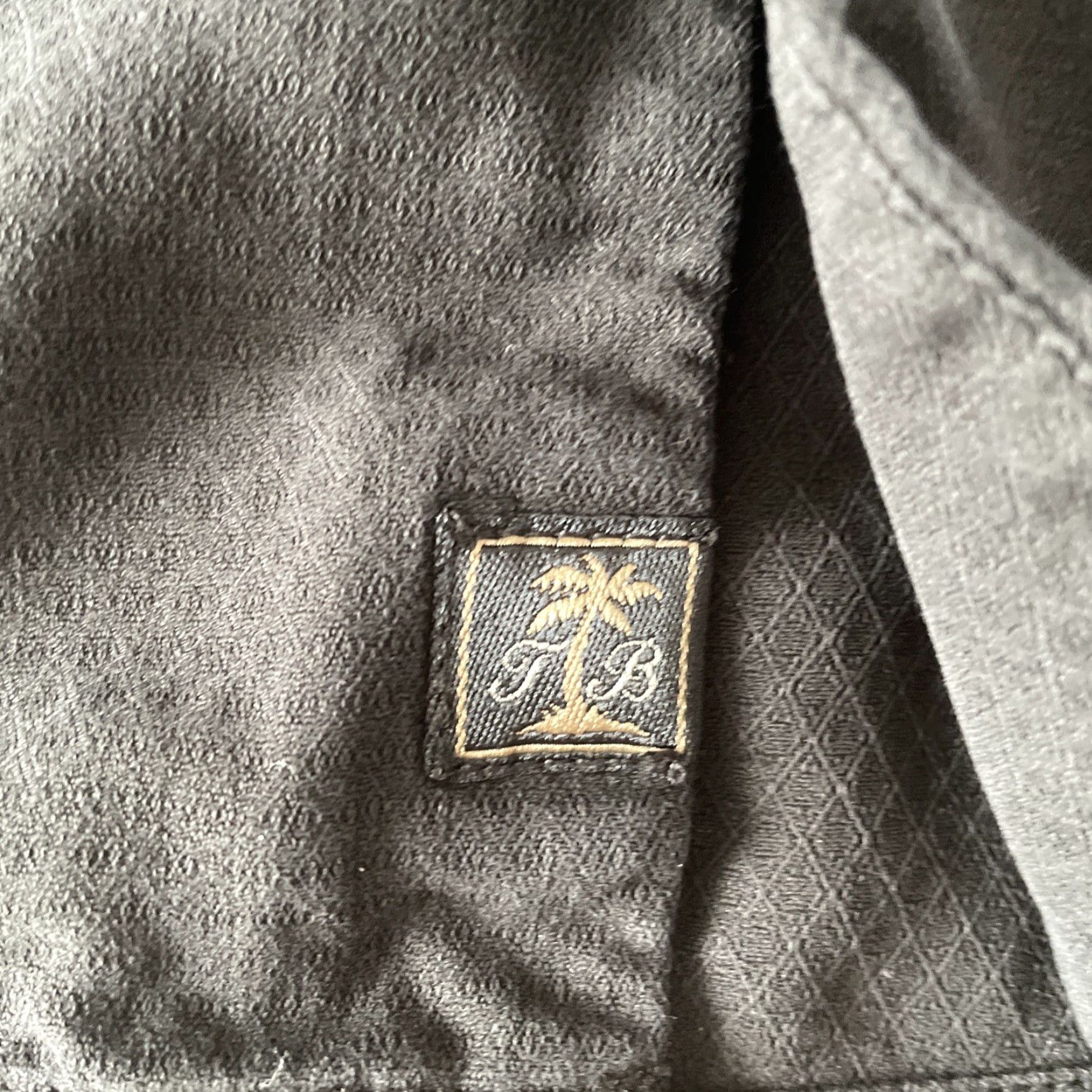 Tommy Bahama VINTAGE Tommy Bahama Black Silk Hawaiian Shirt Mens XL Embroidered Cigar Lounge Button-Up Size US XL / EU 56 / 4 - 5 Thumbnail