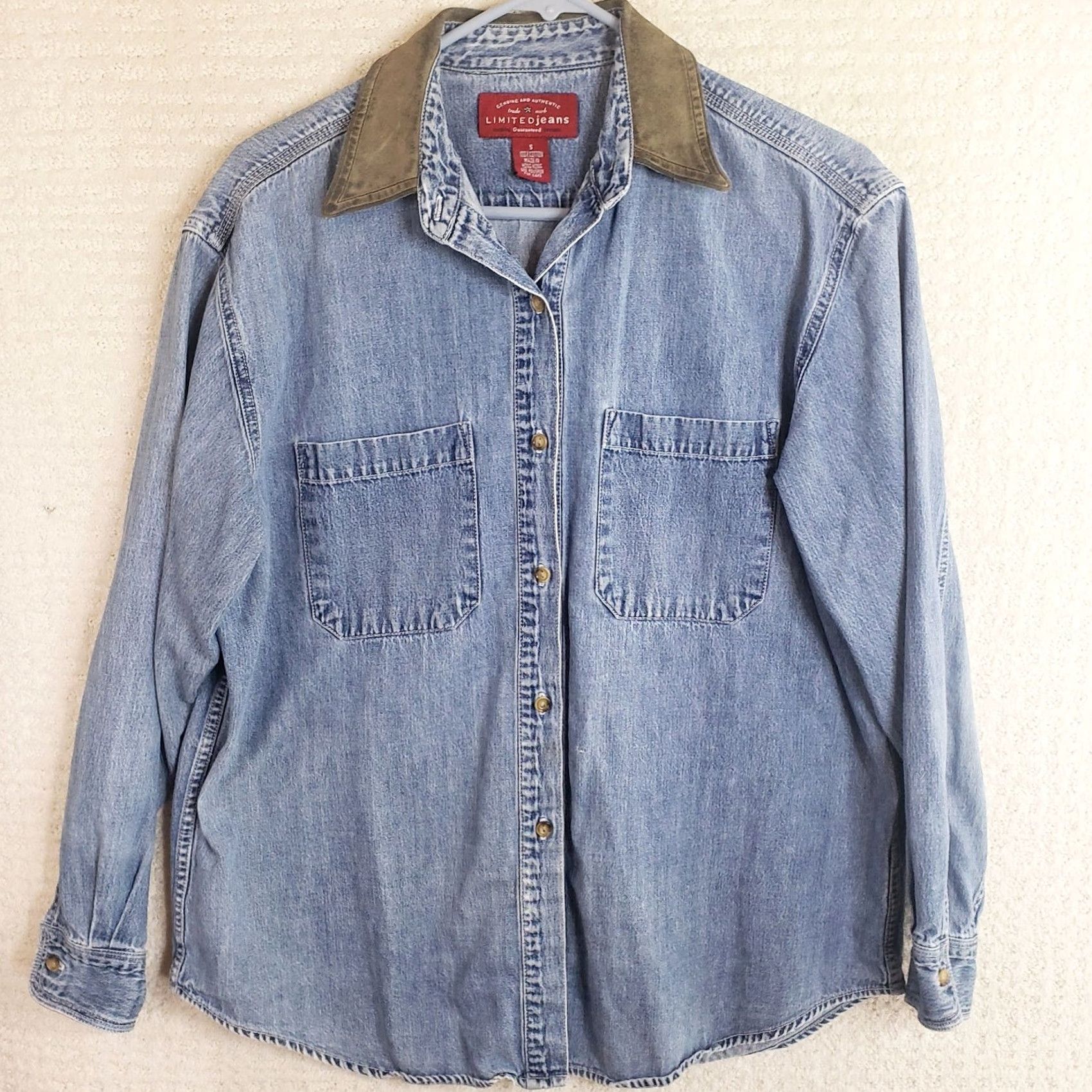 Vintage VINTAGE The Limited Denim Shirt Women’s S Oversized Blue Leather Collar Casual Workwear 90s Womens Size S / US 4 / IT 40 - 2 Thumbnail