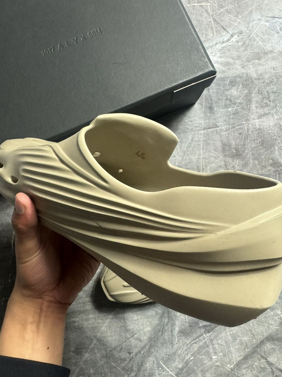 1017 ALYX 9SM 1017 ALYX 9SM Beige Mono Slip On Size US 12 / EU 45 - 4 Thumbnail