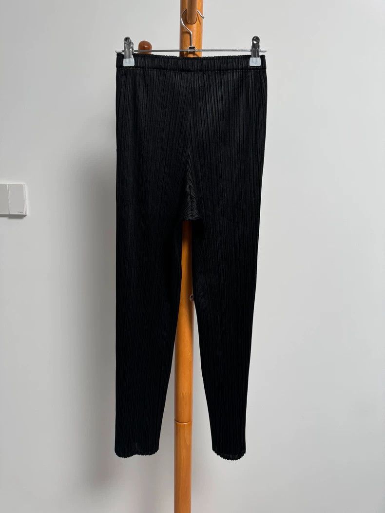 Issey Miyake Issey Miyake size:2 Black pleated trousers Size 22" - 2 Thumbnail