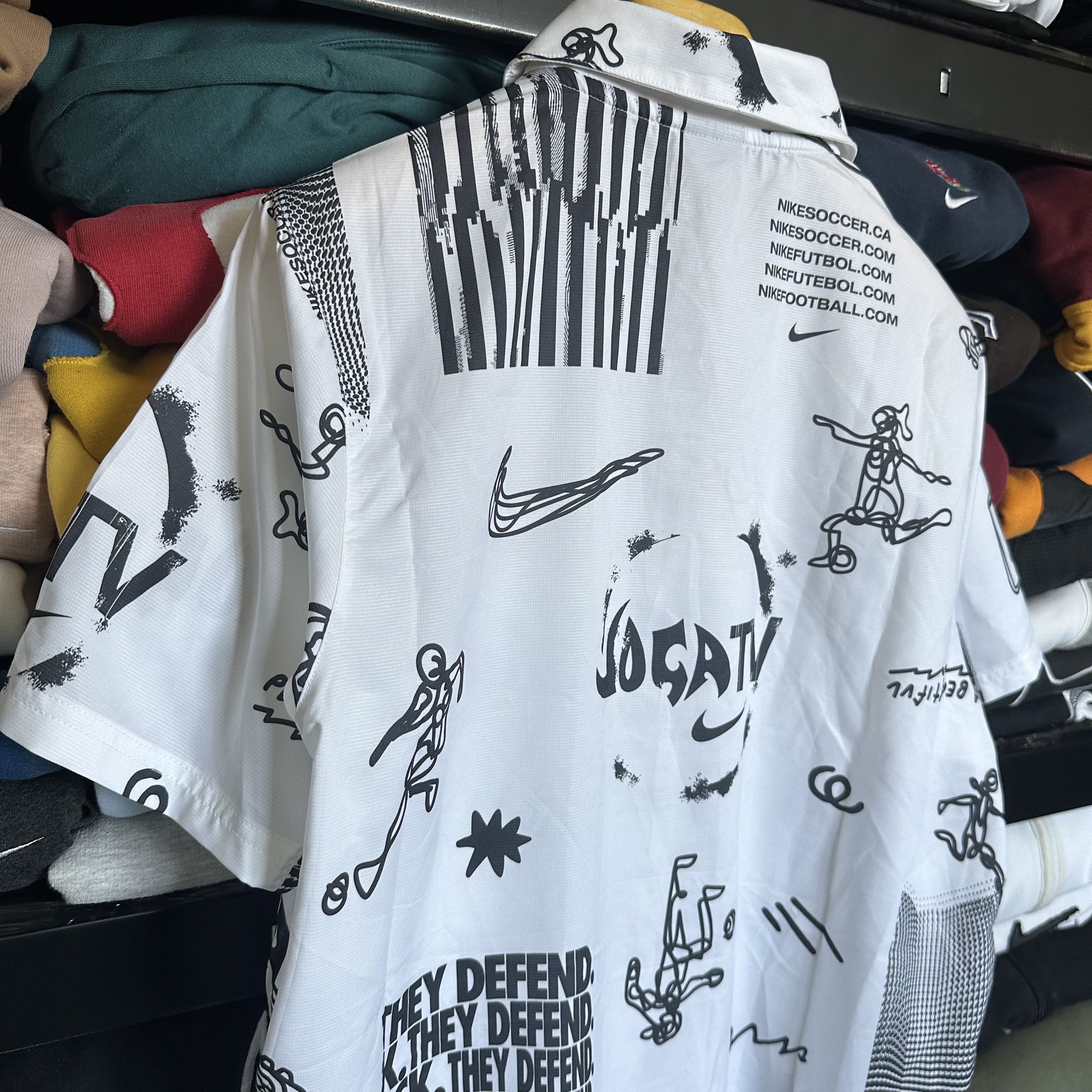 Nike Nike Avant Garde Light Nylon Big Logo Swoosh shirt Size US S / EU 44-46 / 1 - 6 Thumbnail