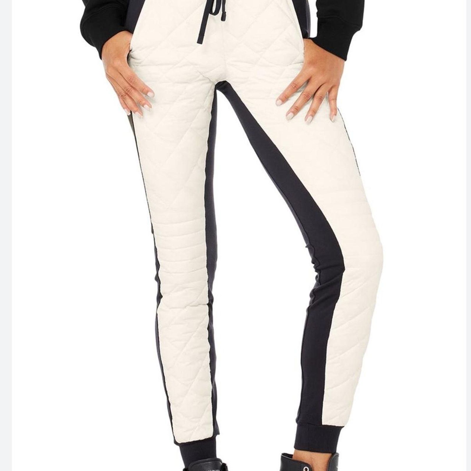 Alo Yoga Alo pant brand new Size 26" / US 2 / IT 38 - 5 Thumbnail
