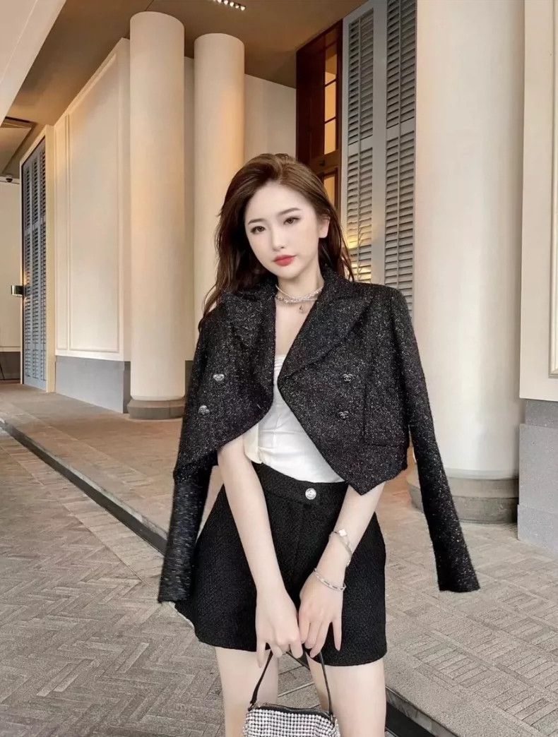 Chanel Chanel 21B black short shiny silk love button jacket 2504-N Size XXS / US 00 / IT 34 - 9 Thumbnail