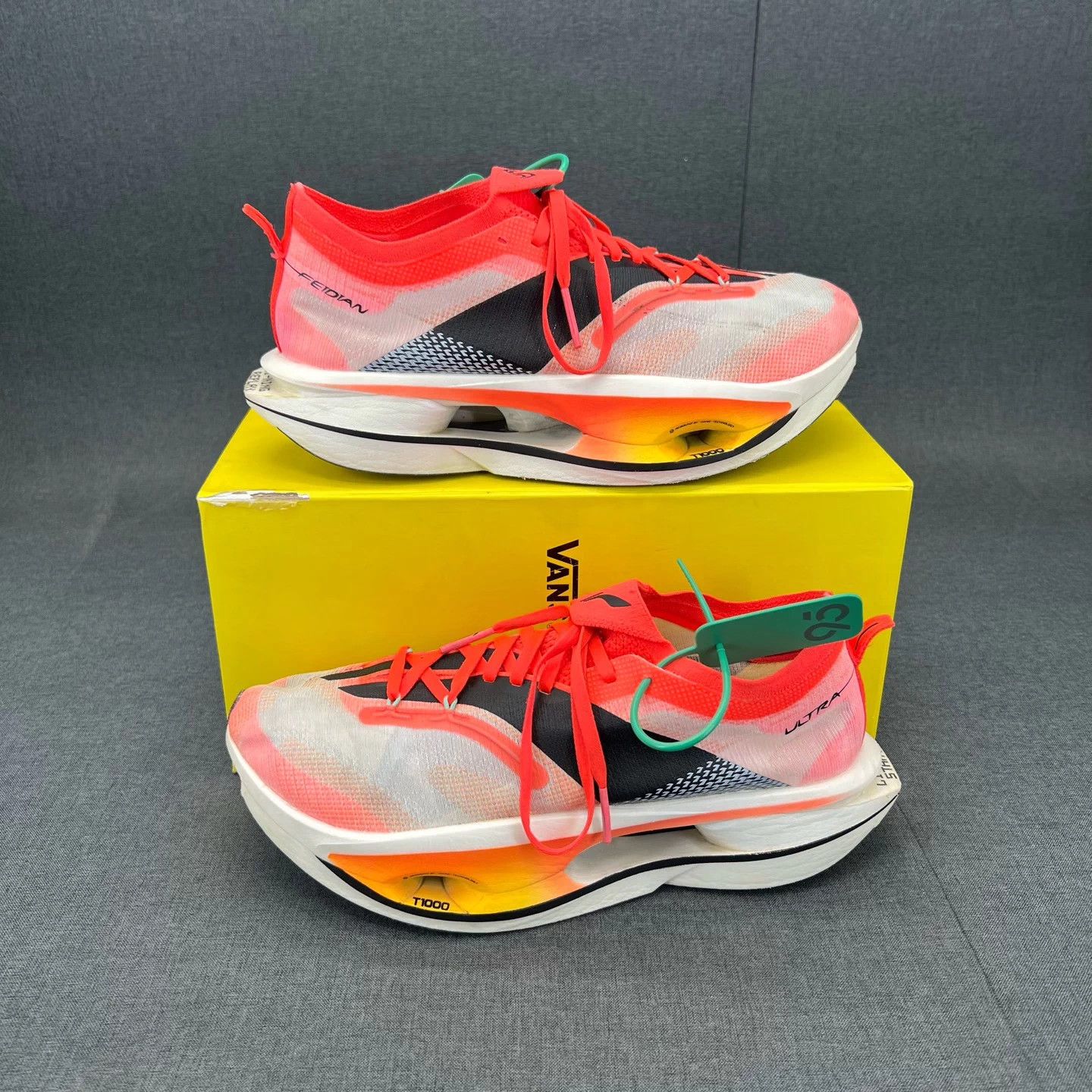Li-Ning LI-NING Feidie 5 Ultra Fluorescent Red 42 Size US 9 / EU 42 - 3 Thumbnail