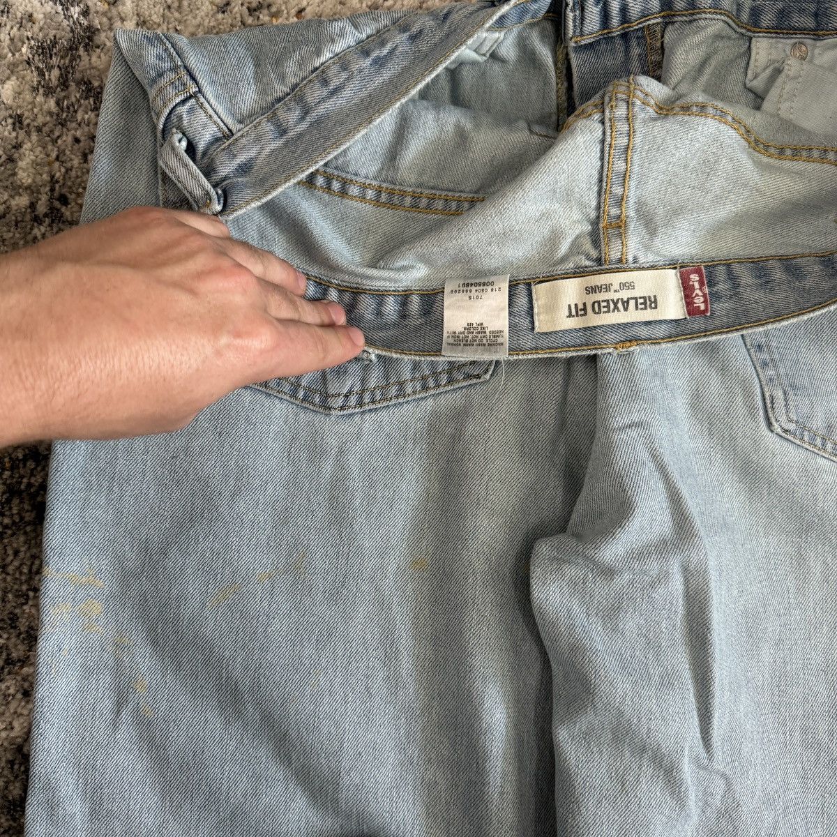Levi's × Vintage Vintage Levi’s 550 faded distressed & painted jeans Size US 38 / EU 54 - 4 Thumbnail