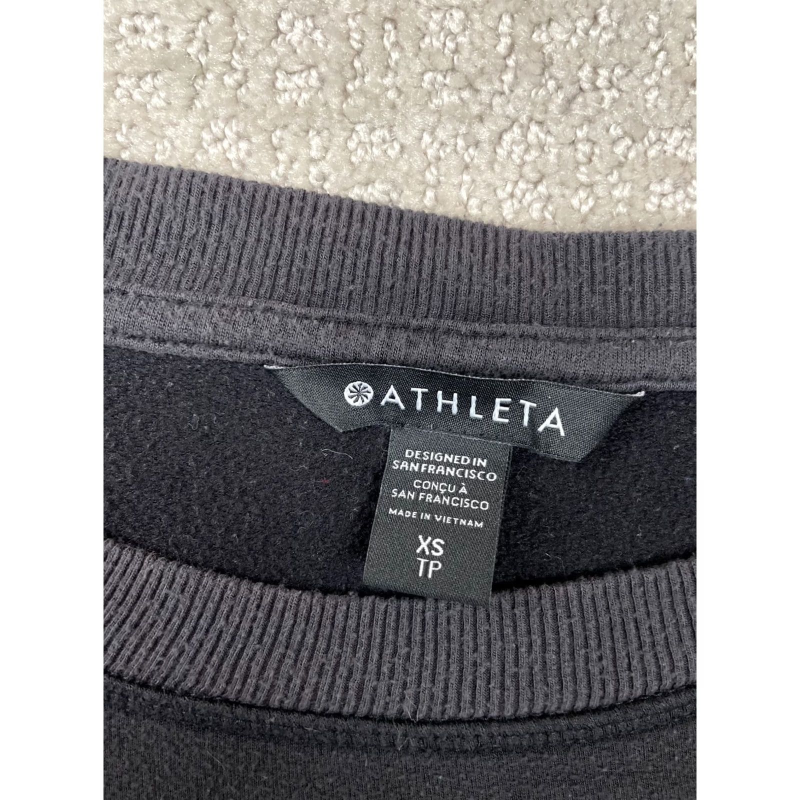 Athleta Athleta Sweatshirt Womens XS Black Pullover Long Sleeve Logo Stretch Activewear Regular Fit Size XS / US 0-2 / IT 36-38 - 4 Thumbnail