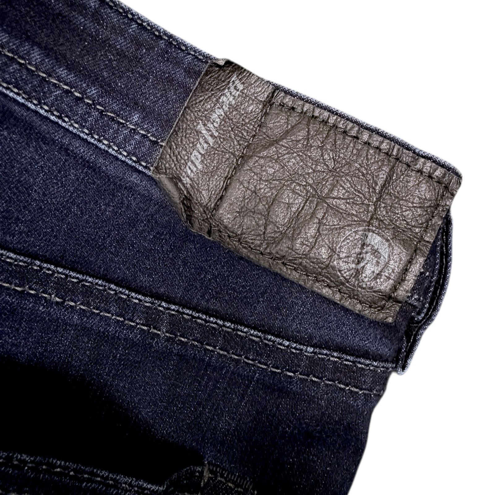 Diesel Diesel Buster Regular Tapered Fit Dark Blue Mens Jeans 31x30 Size US 31 - 8 Thumbnail
