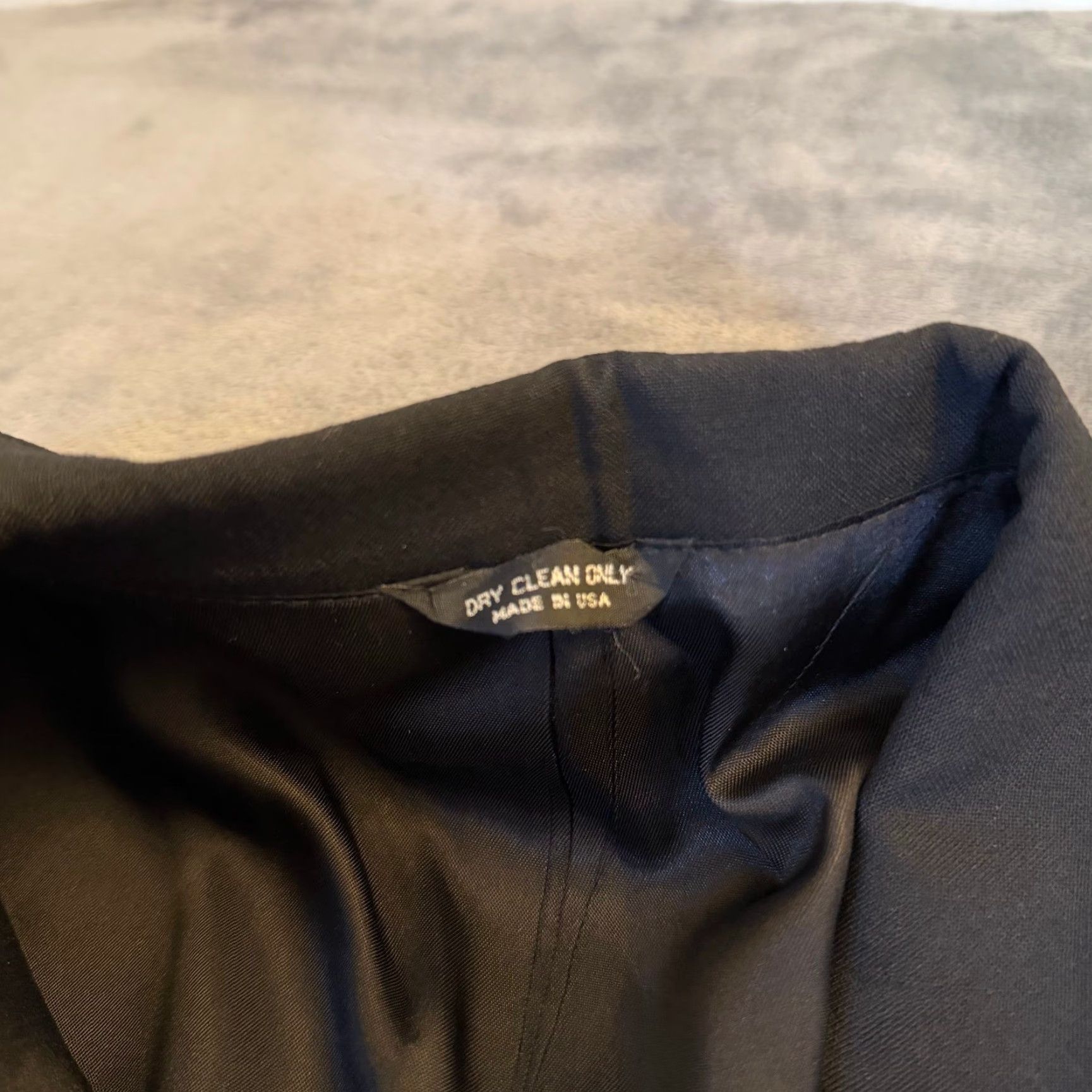 Vintage Neil Allyn Tuxedo Blazer Mens 43R Black Wool Satin Peak Lapel Formal Single-Breasted Notch Lapel 100% Wool Wedding Costume Casual Dinner Jacket Size 46R - 2 Thumbnail