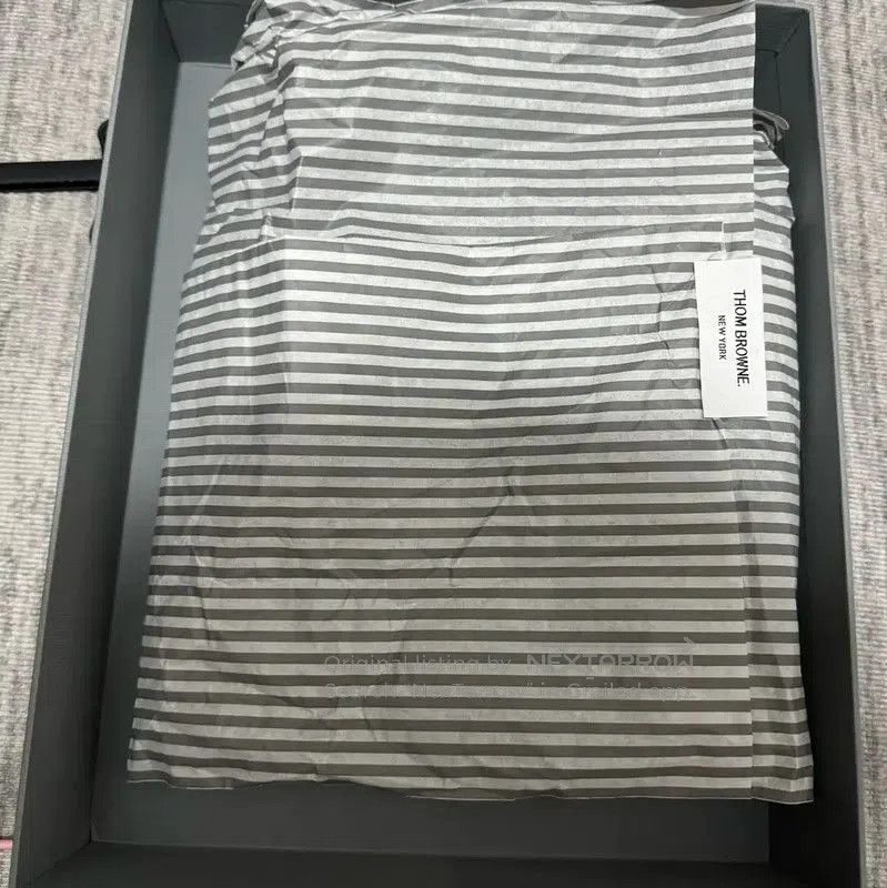 Thom Browne Thom Browne Men’s Colorblock Cotton Shorts . Size US 26 / EU 42 - 6 Thumbnail