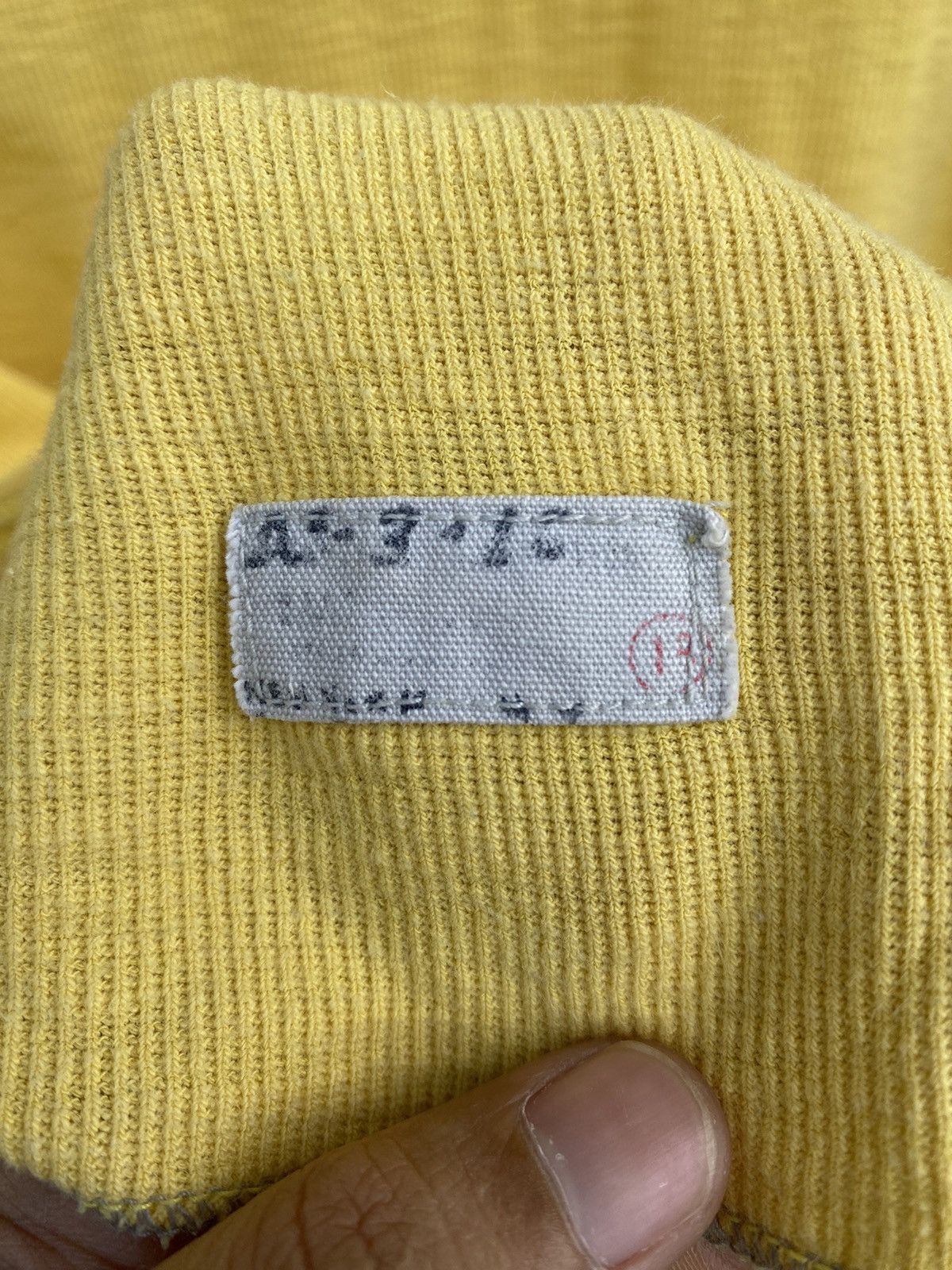 American Eagle Outfitters American Eagle Outfitters NY-DISTRICT Distressed Longsleeve Size US M / EU 48-50 / 2 - 8 Thumbnail