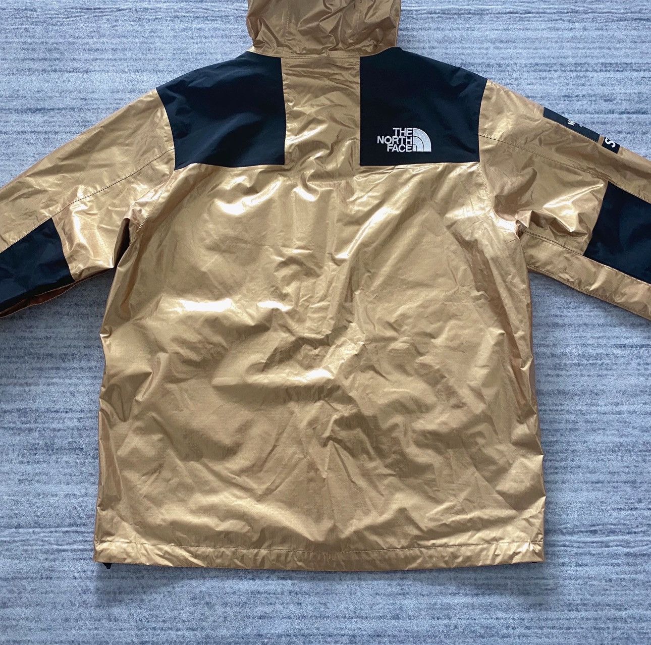 Supreme × The North Face Supreme The North Face Metallic Logo Parka Gold Medium Size US M / EU 48-50 / 2 - 2 Thumbnail