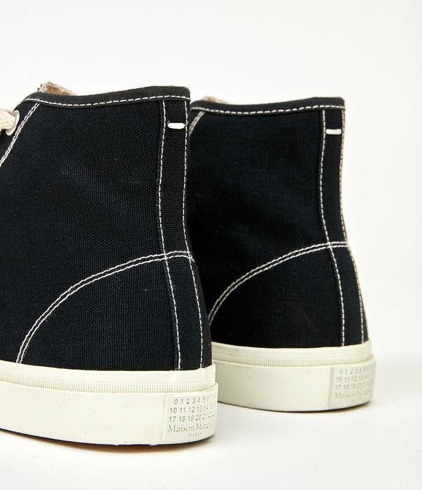 Maison Margiela o1bcso1str0226 Tabi Hi-Top Sneakers in Black Size US 11 / IT 41 - 2 Thumbnail