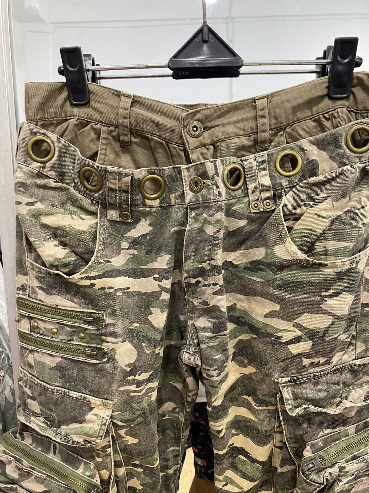In The Attic In The Attic 12 Pocket Double Waist Camo Pants Size US 29 - 3 Thumbnail