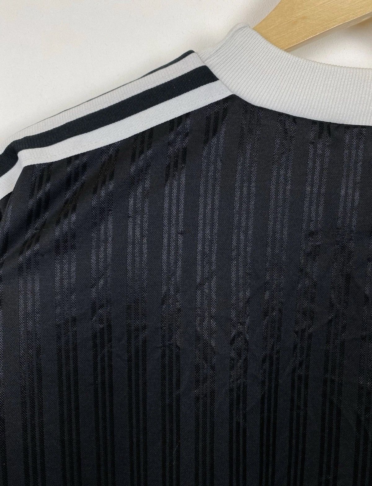 Adidas Vintage Adidas Black T-Shirt Made In England 90’s Big Logo Size US M / EU 48-50 / 2 - 10 Thumbnail