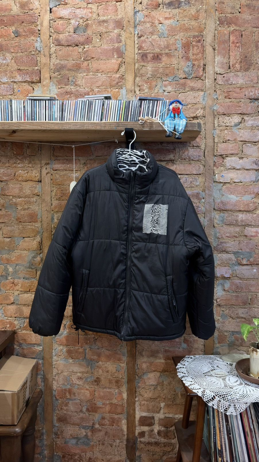 Joy Division × Pleasures Pleasures x Joy Division Reversible Puffer Jacket Size US XL / EU 56 / 4 - 3 Thumbnail