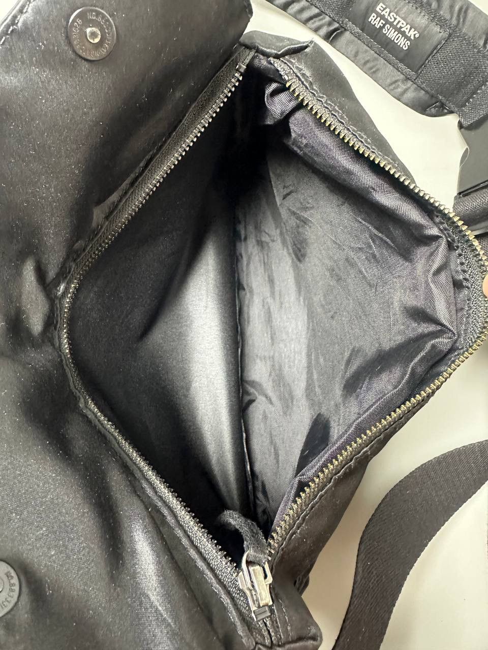Eastpak × Raf Simons Raf Simons & Eastpak SS19 Punk Poster Side Bag Size ONE SIZE - 14 Thumbnail