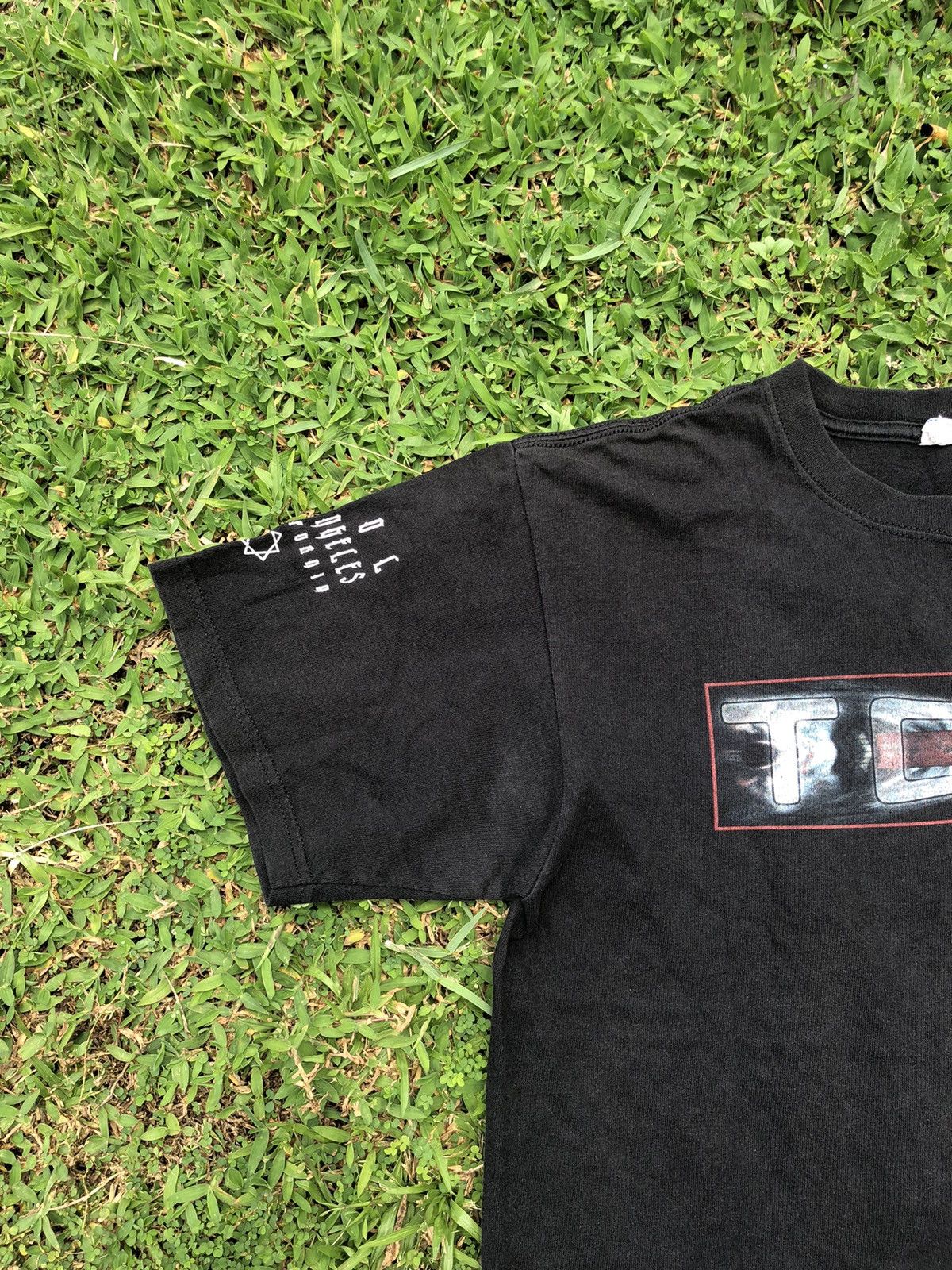 Band Tees Vintage Y2K Sunfaded Tool Los Angeles Tour Tshirt Size US L / EU 52-54 / 3 - 12 Thumbnail